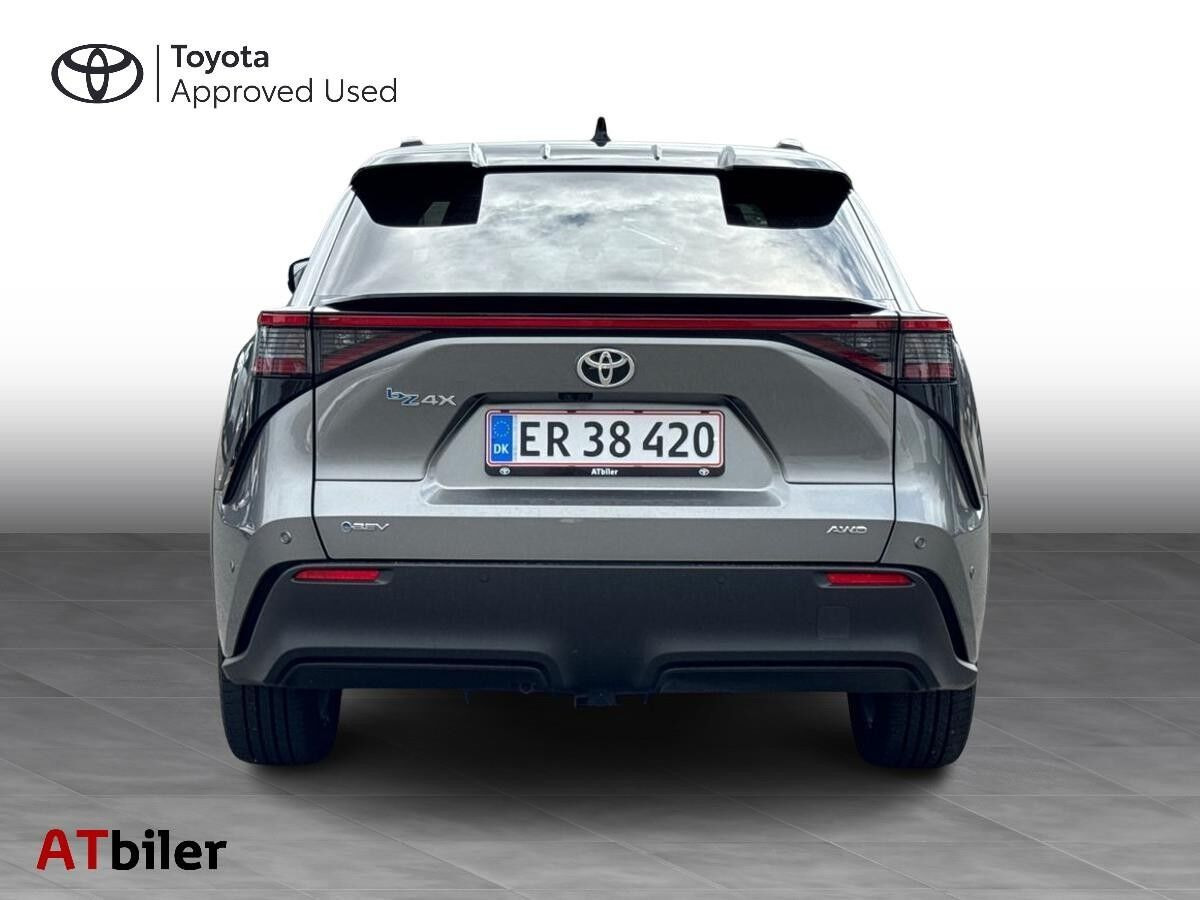 Sort Toyota BZ4X fra 2026