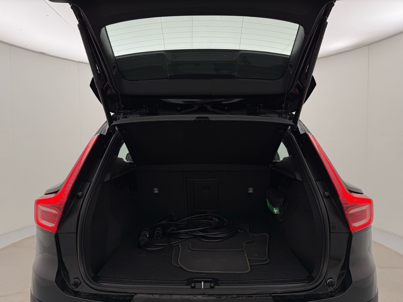 Sort Volvo XC40 fra 2023