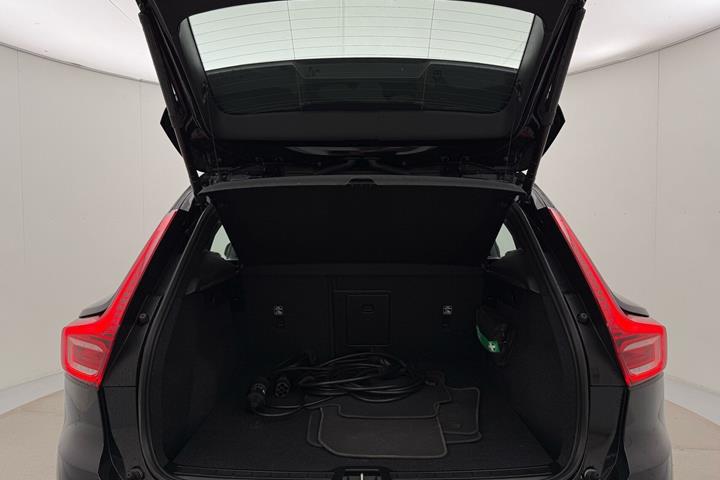 Sort Volvo XC40 fra 2023