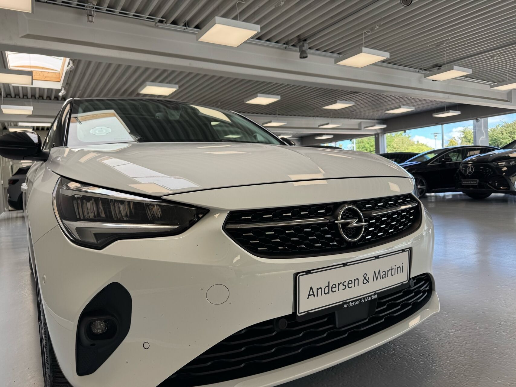 Hvid Opel Corsa fra 2020