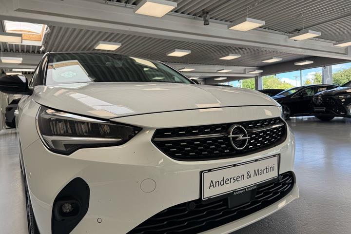 Hvid Opel Corsa fra 2020