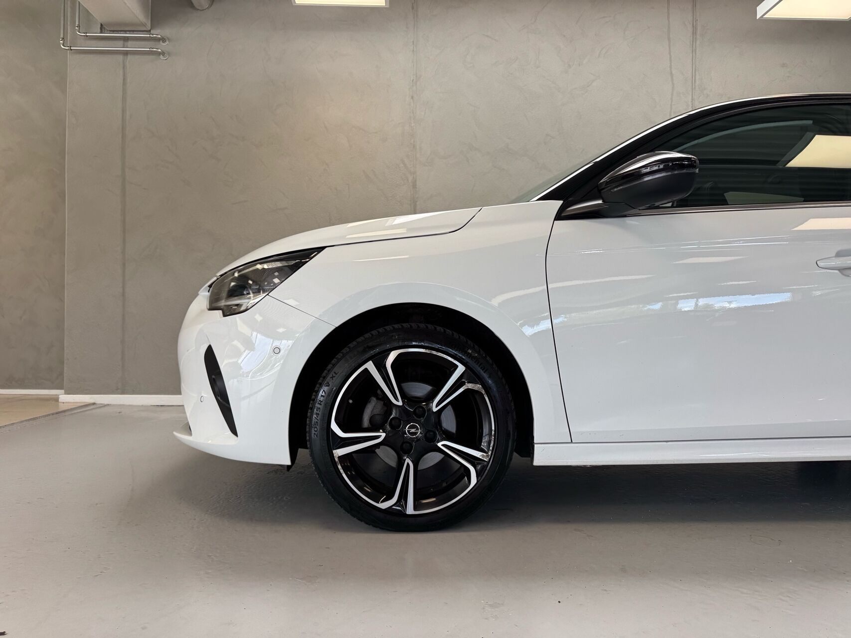 Hvid Opel Corsa fra 2020