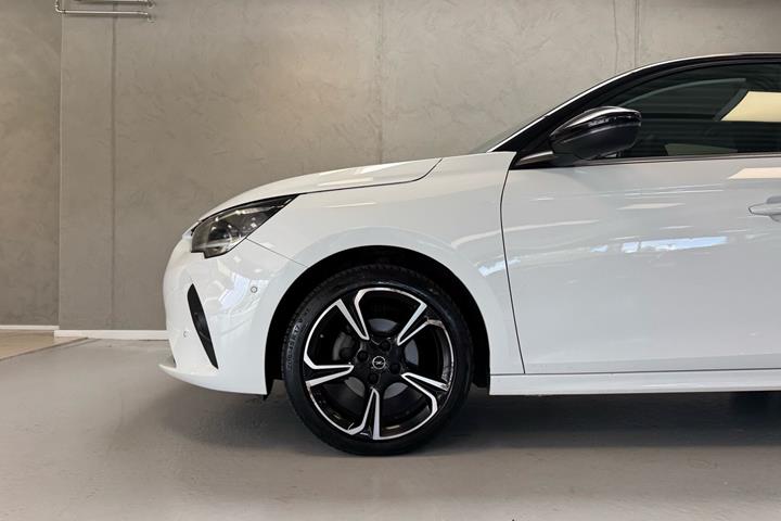 Hvid Opel Corsa fra 2020