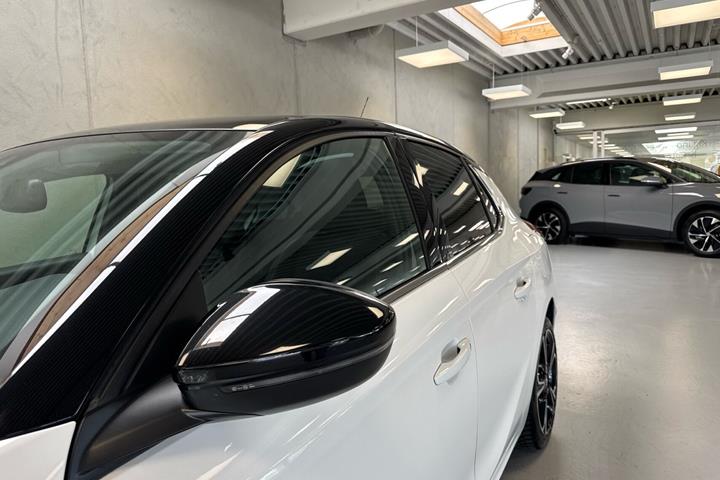 Hvid Opel Corsa fra 2020