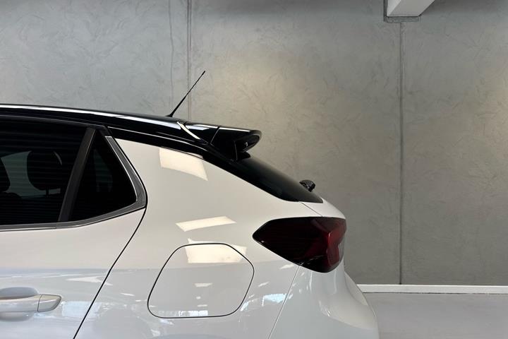 Hvid Opel Corsa fra 2020