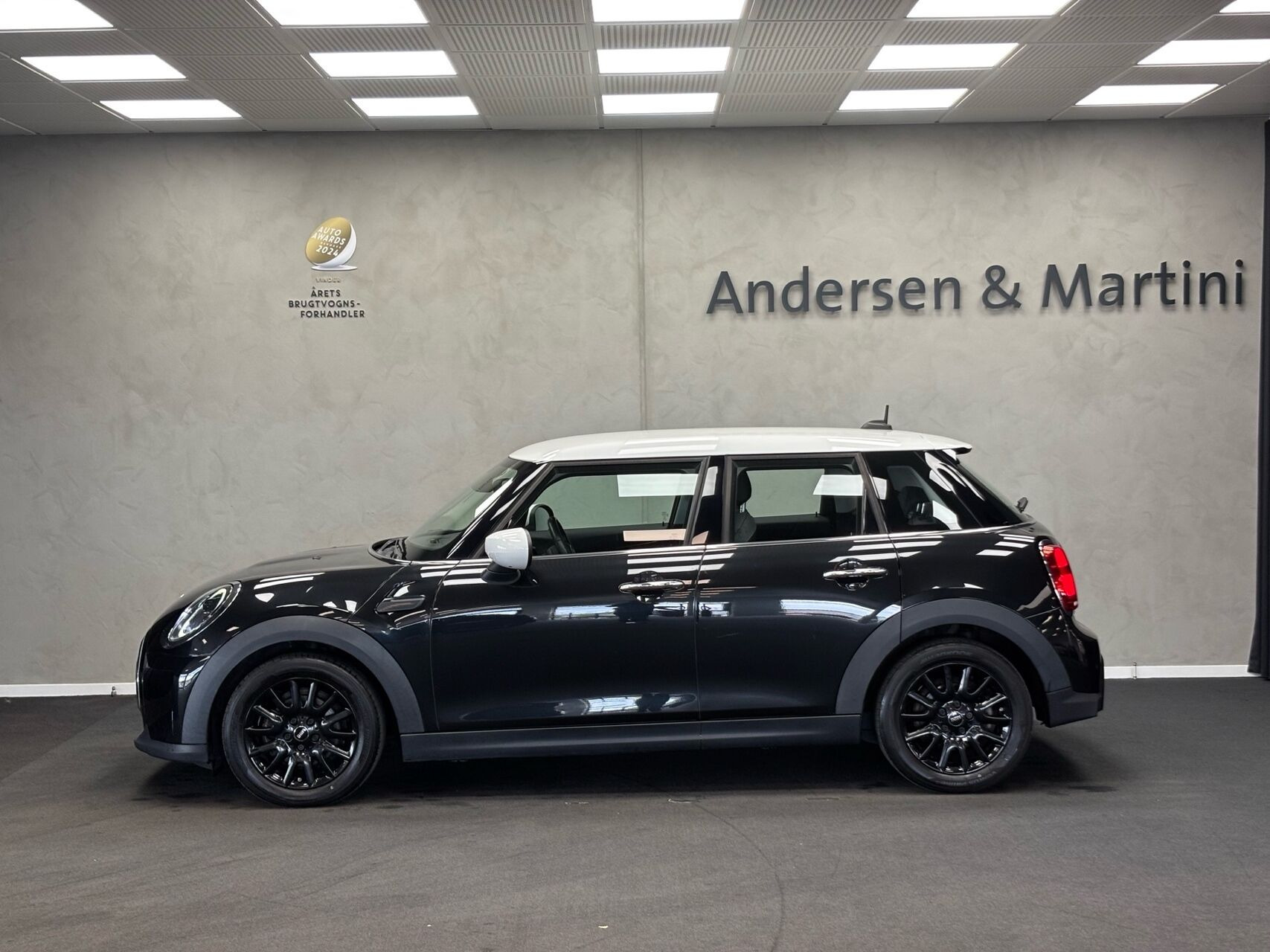 Hvid Mini Cooper fra 2023