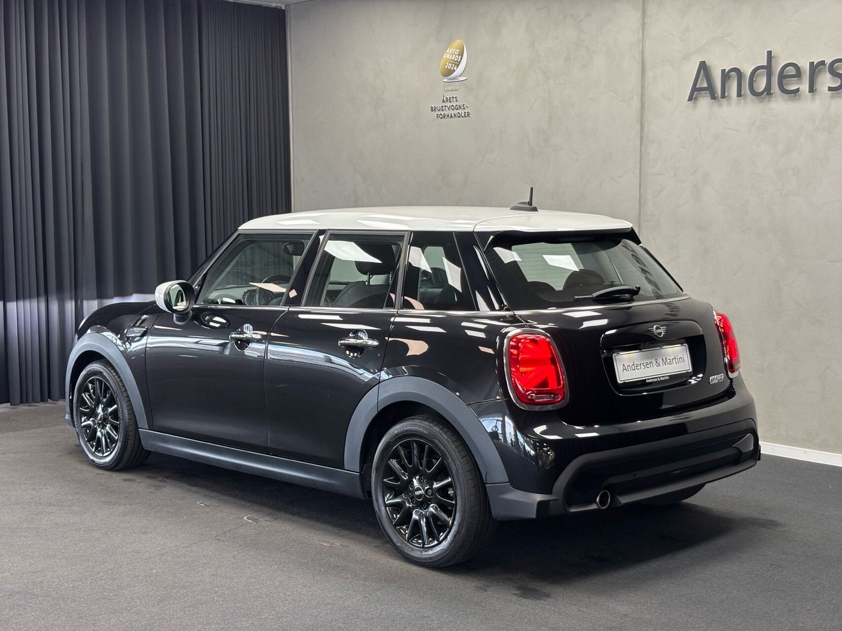 Hvid Mini Cooper fra 2023