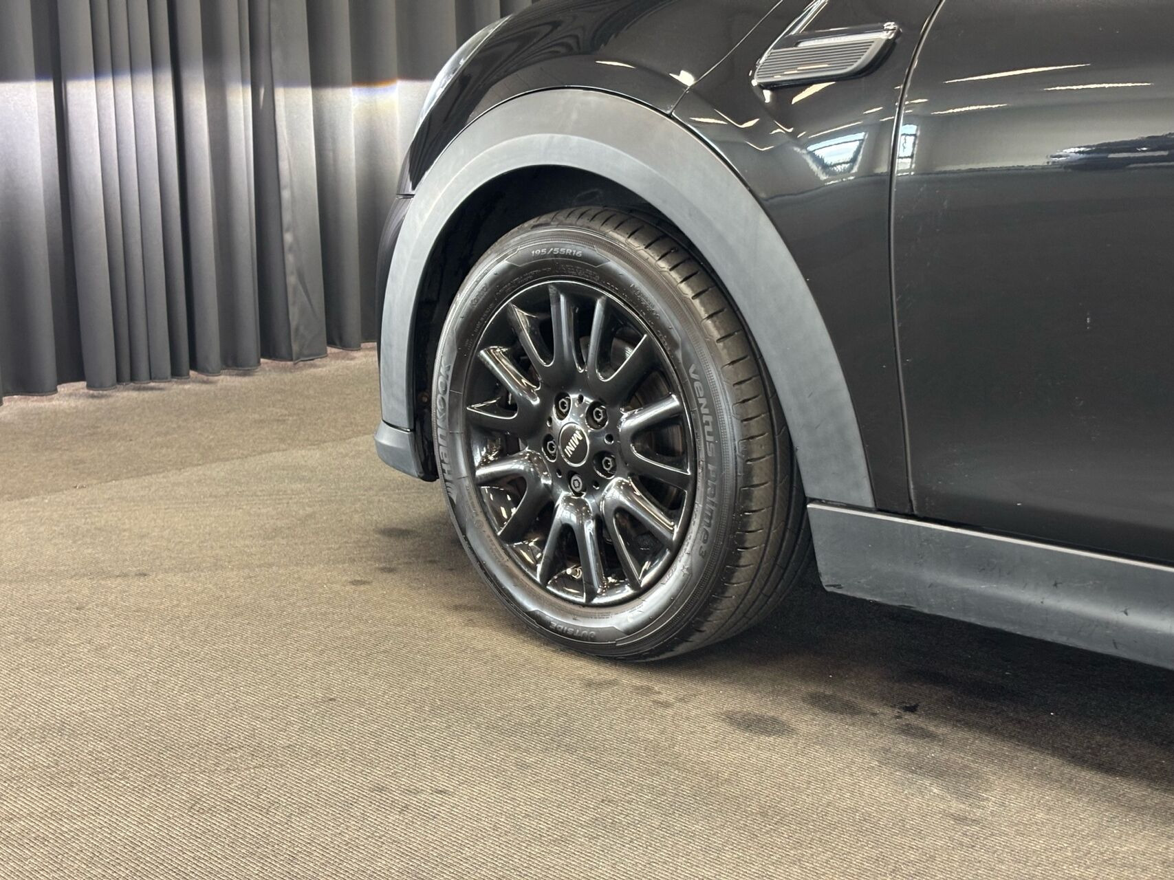 Hvid Mini Cooper fra 2023