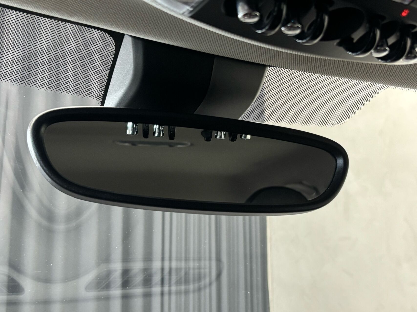 Hvid Mini Cooper fra 2023