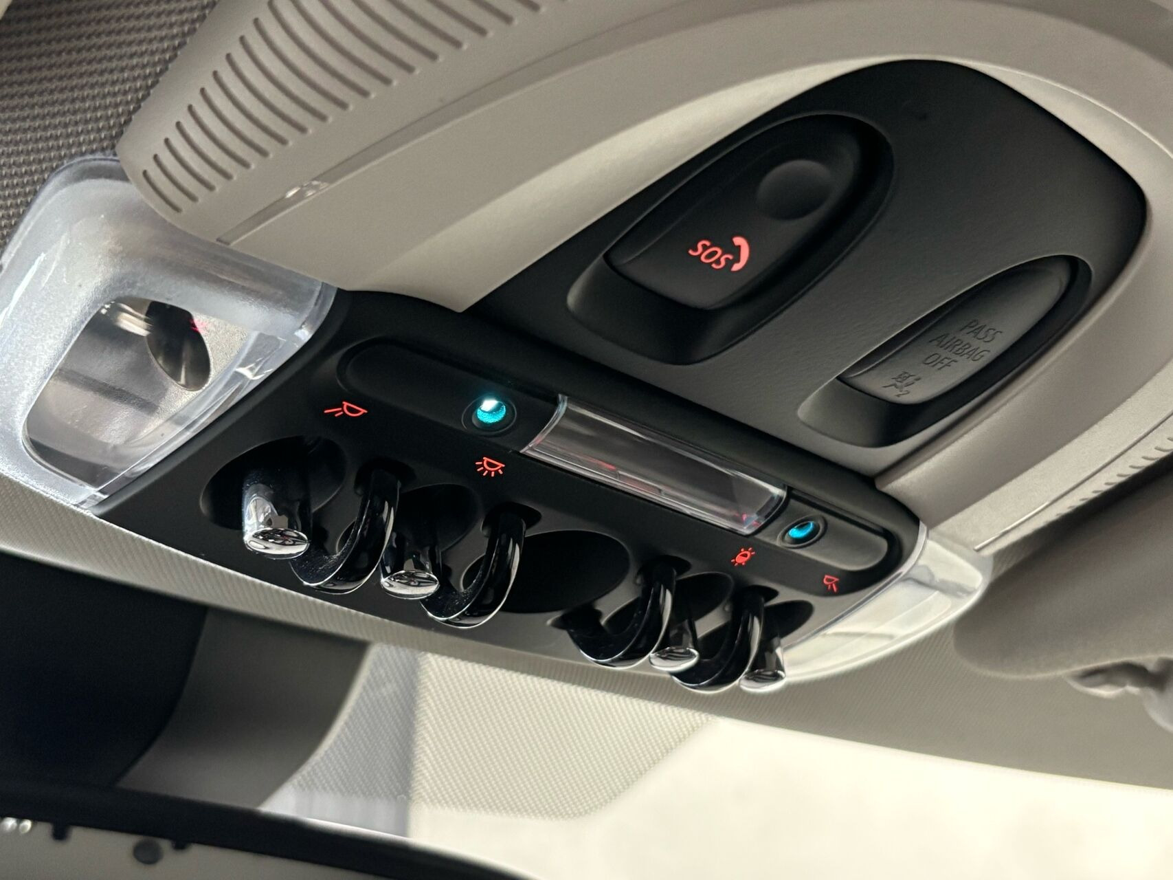 Hvid Mini Cooper fra 2023