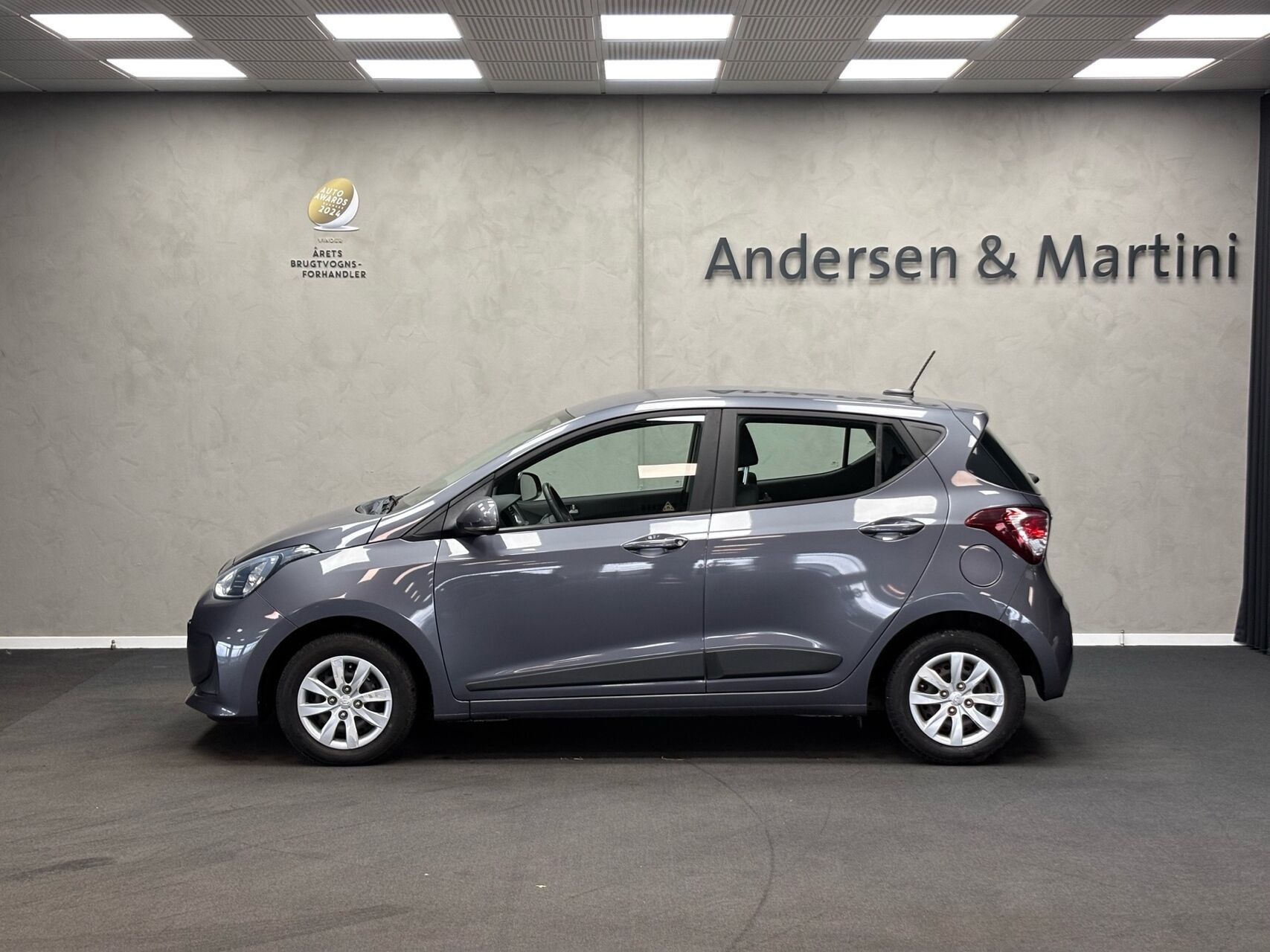 Grå Hyundai i10 fra 2018