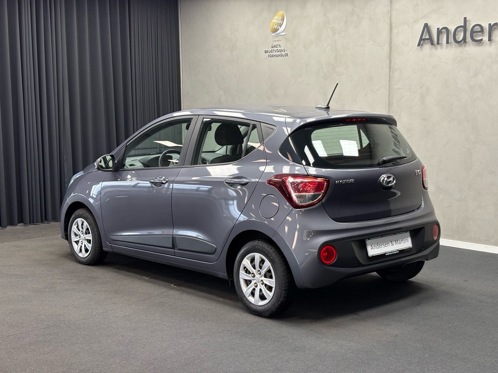 Grå Hyundai i10 fra 2018