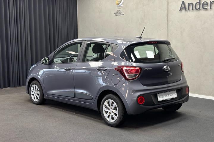 Grå Hyundai i10 fra 2018