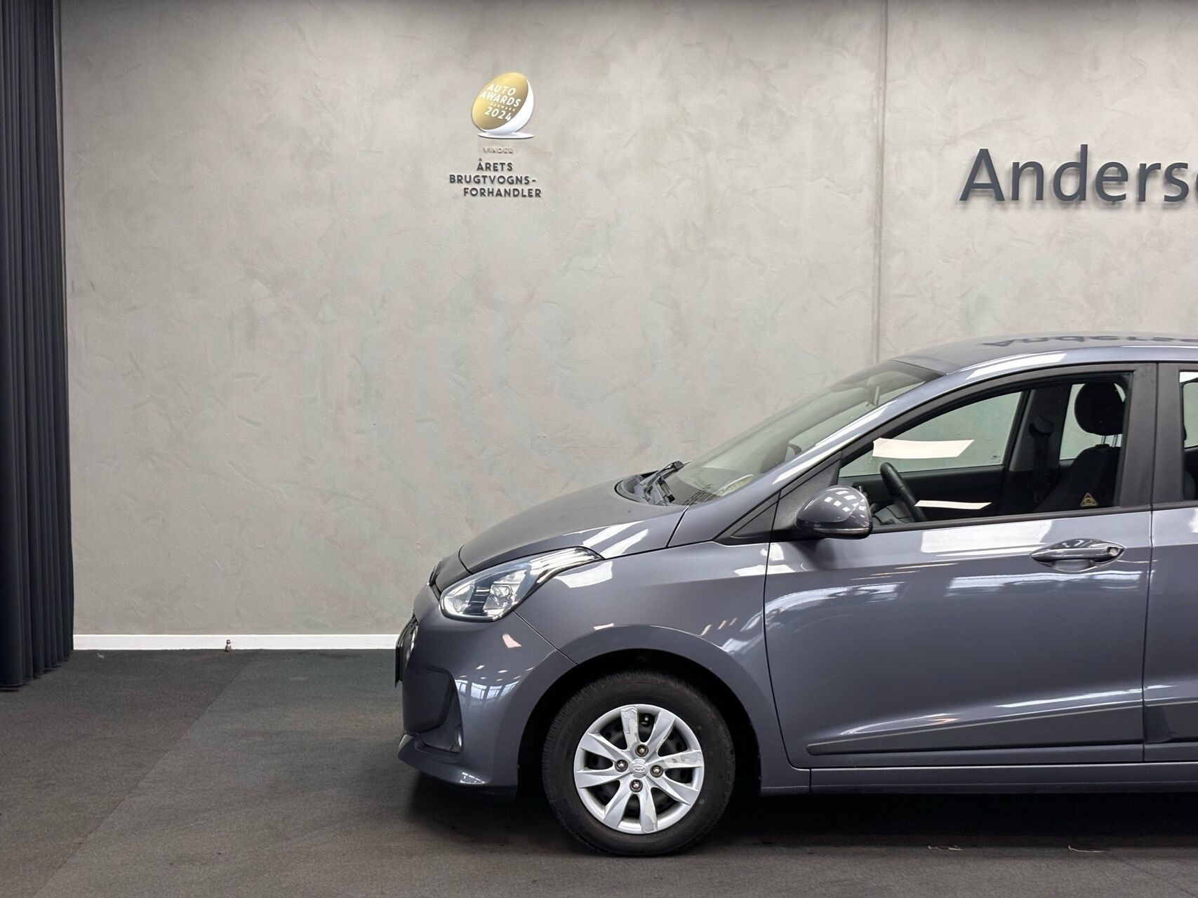 Grå Hyundai i10 fra 2018