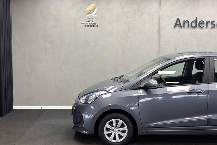 Grå Hyundai i10 fra 2018