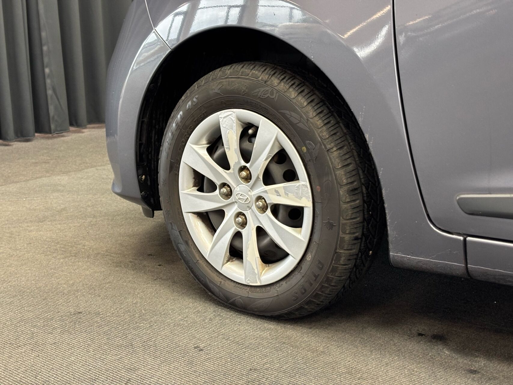 Grå Hyundai i10 fra 2018