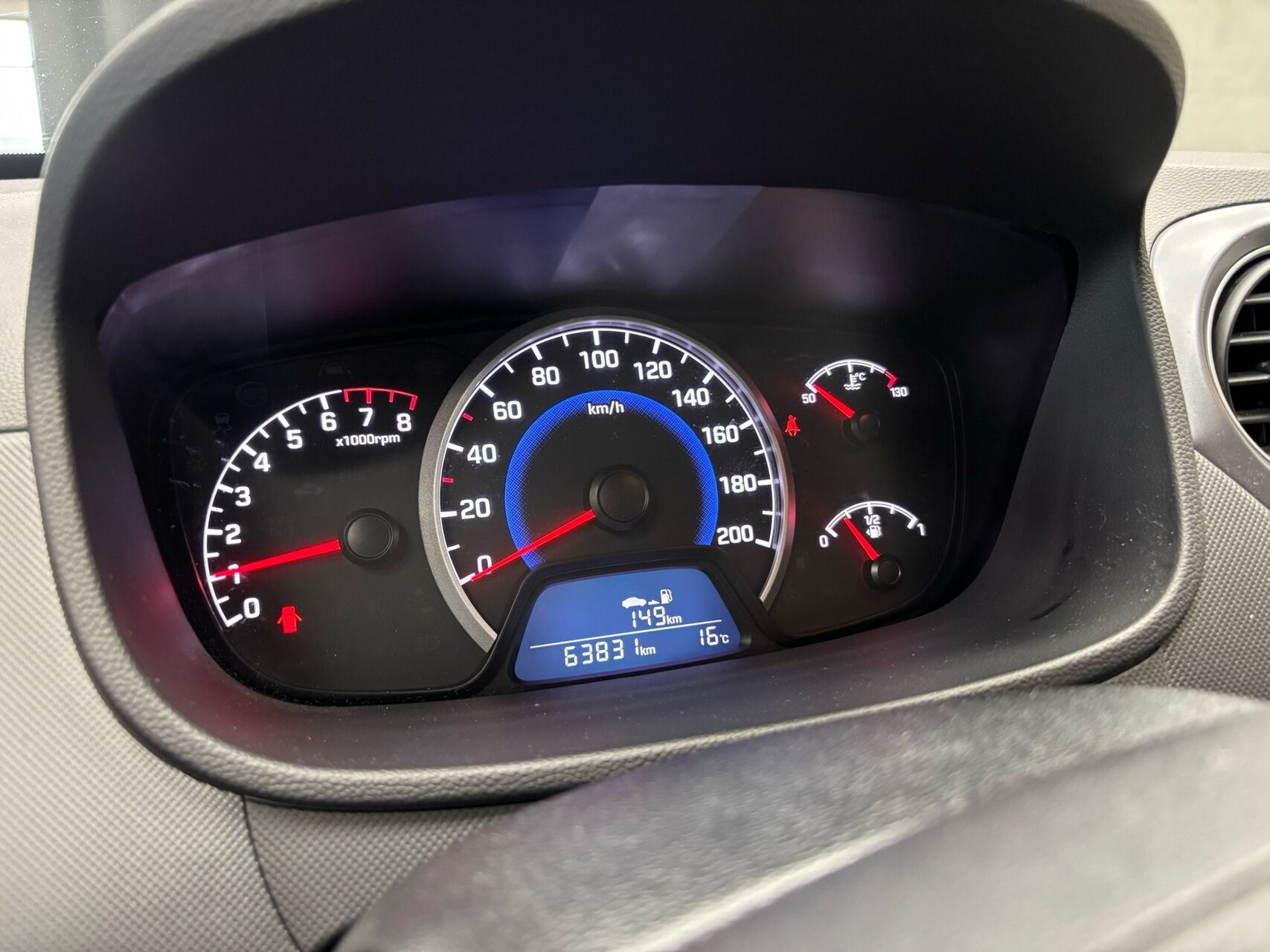 Grå Hyundai i10 fra 2018