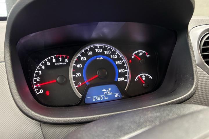Grå Hyundai i10 fra 2018