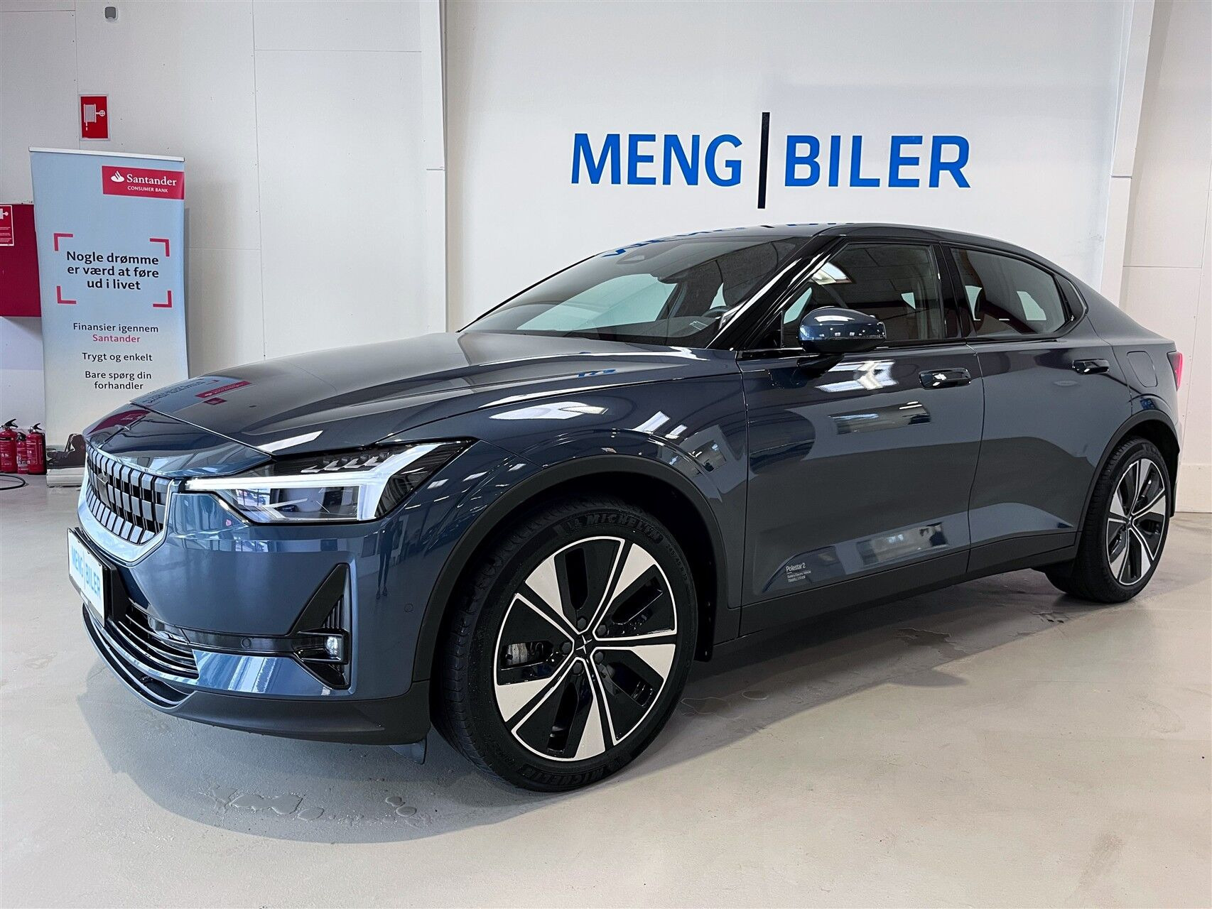 Blå Polestar 2 fra 2023