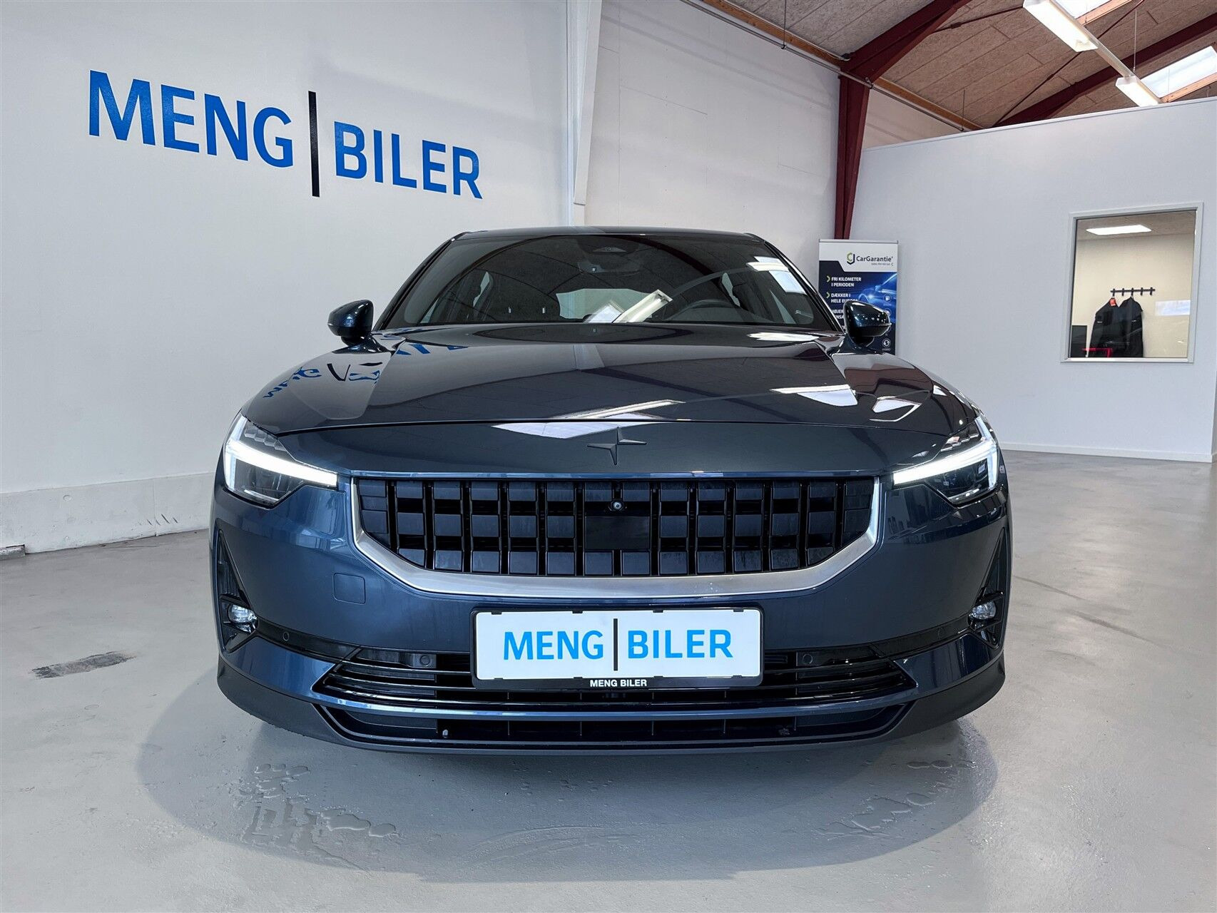 Blå Polestar 2 fra 2023