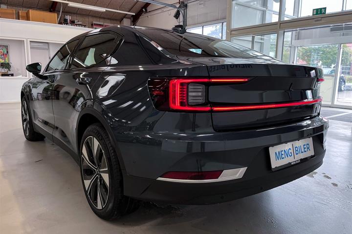 Blå Polestar 2 fra 2023