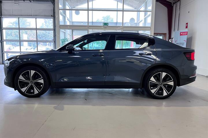 Blå Polestar 2 fra 2023