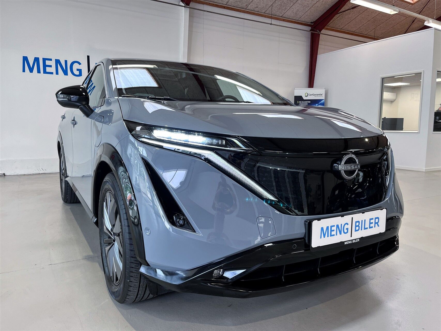 Grå Nissan Ariya fra 2024