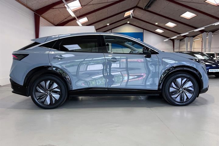 Grå Nissan Ariya fra 2024
