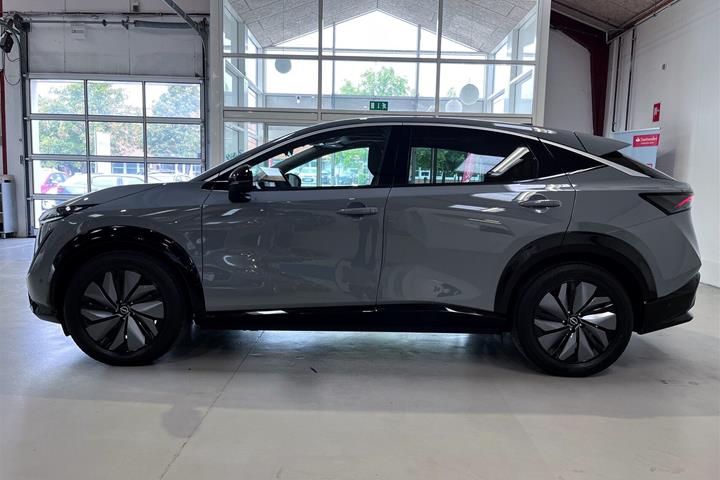 Grå Nissan Ariya fra 2024