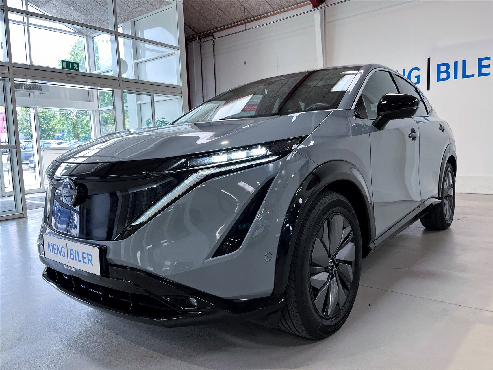 Grå Nissan Ariya fra 2024