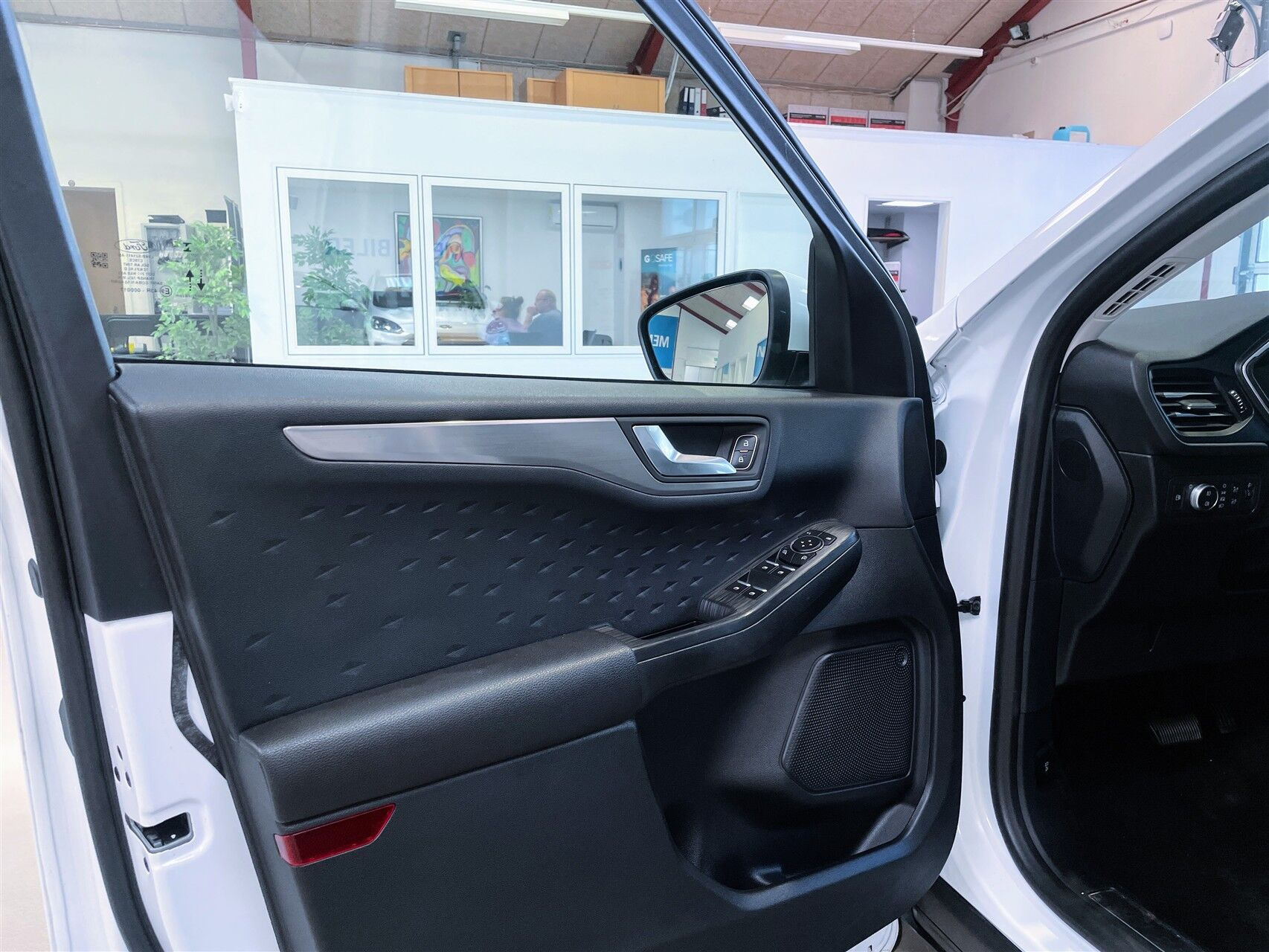 Hvid Ford Kuga fra 2021