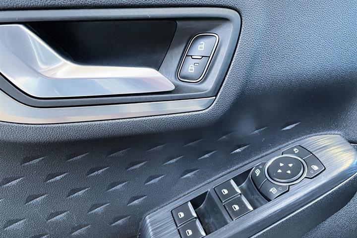 Hvid Ford Kuga fra 2021