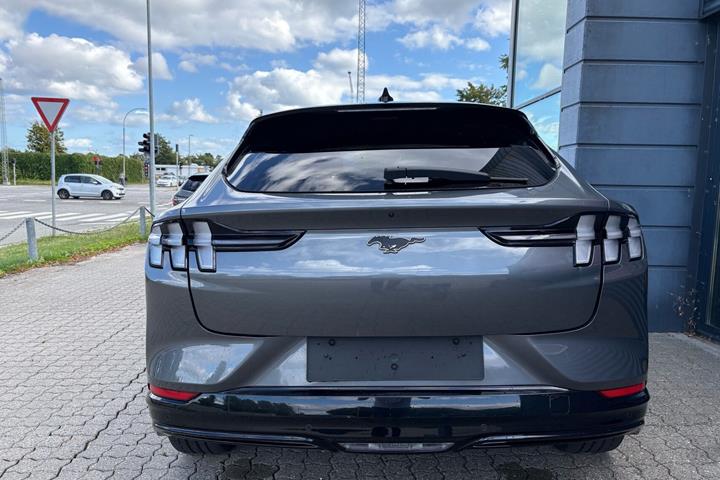 Grå Ford Mustang Mach-E fra 2023