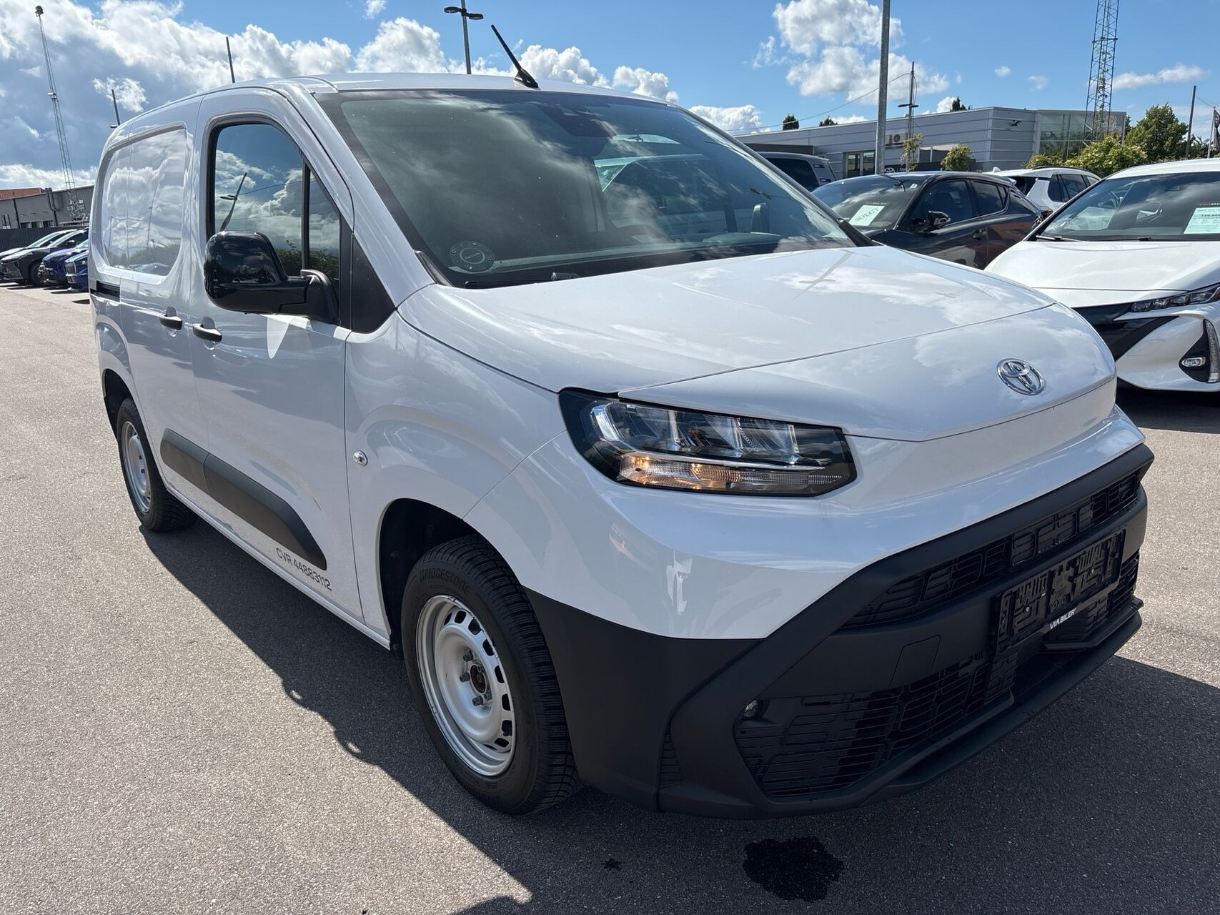 Hvid Toyota ProAce City fra 2025