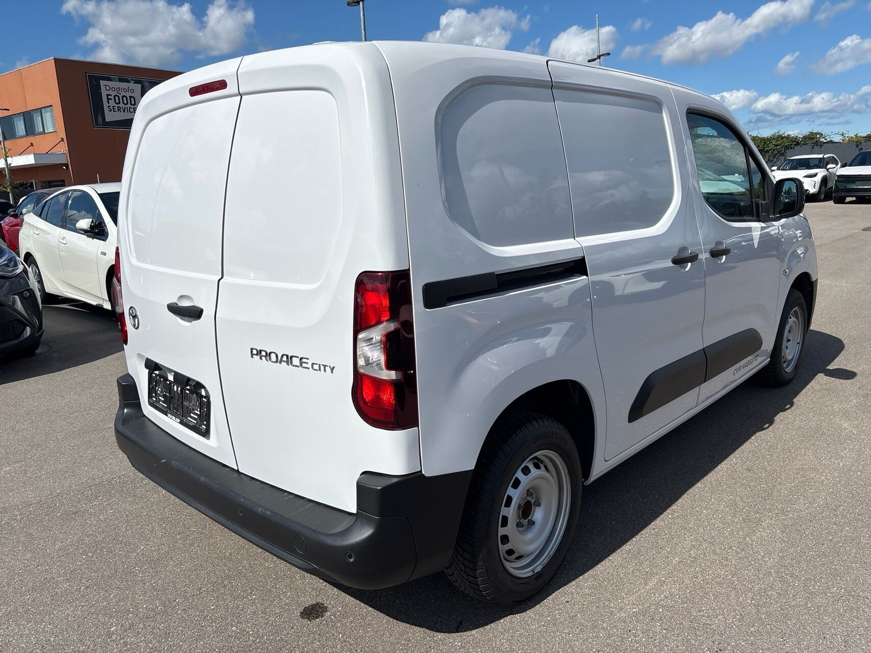 Hvid Toyota ProAce City fra 2025