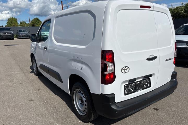 Hvid Toyota ProAce City fra 2025