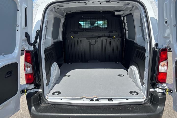 Hvid Toyota ProAce City fra 2025