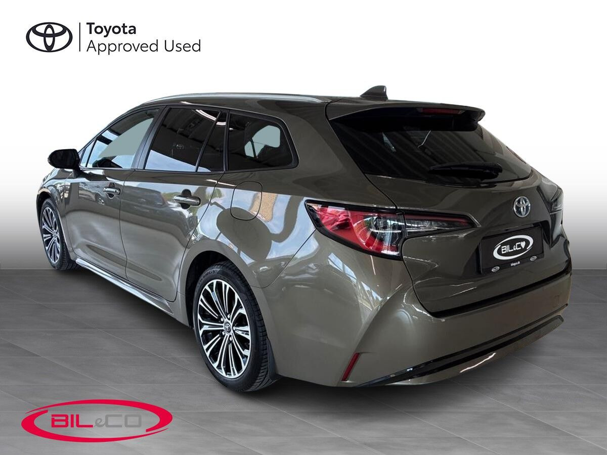 Bronze Toyota Corolla fra 2021