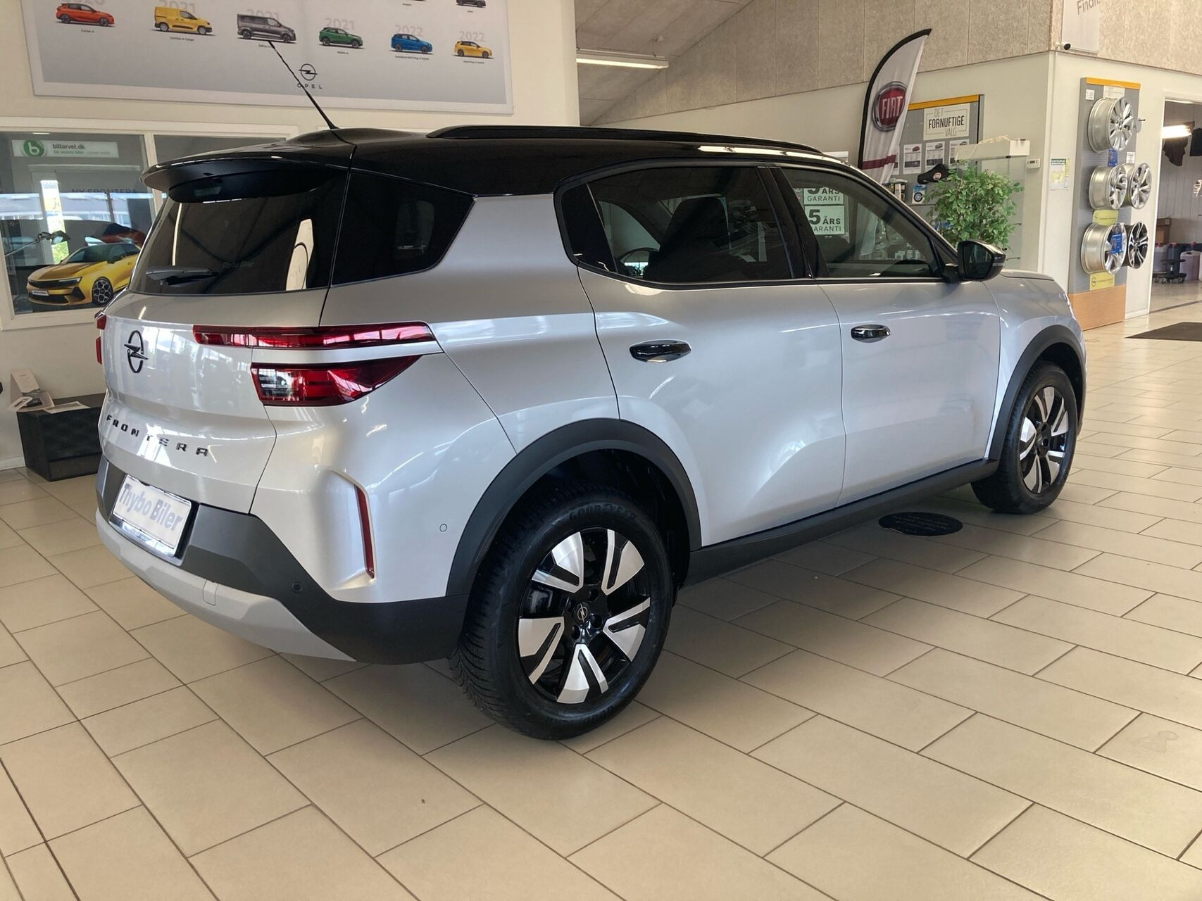Sølv Opel Frontera fra 2025