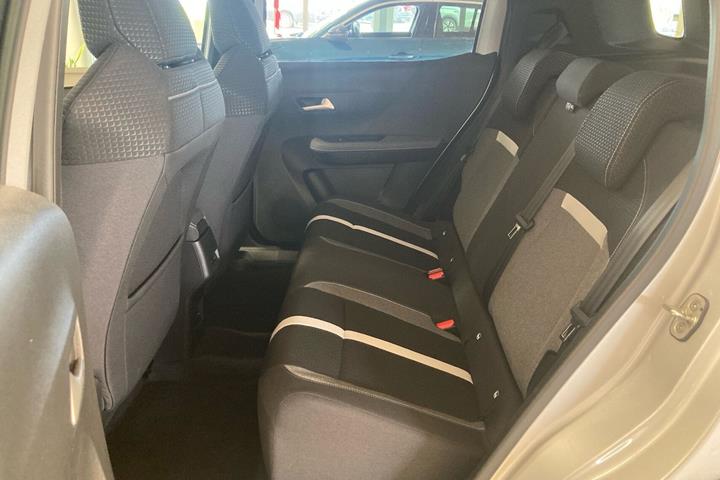 Sølv Opel Frontera fra 2025