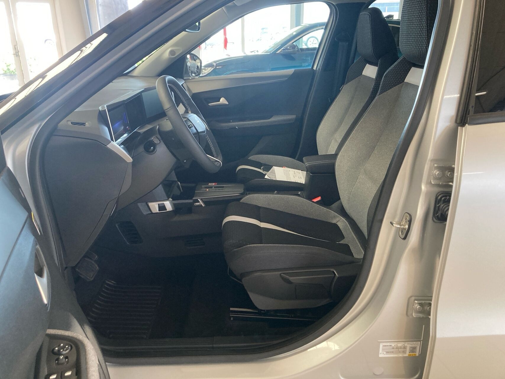 Sølv Opel Frontera fra 2025