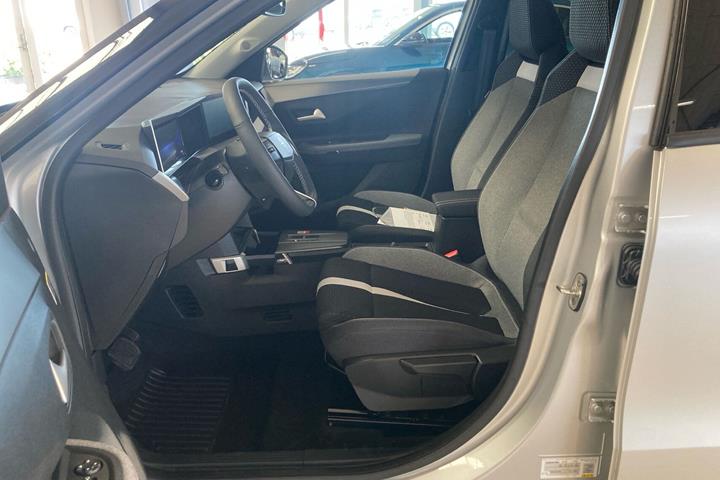 Sølv Opel Frontera fra 2025