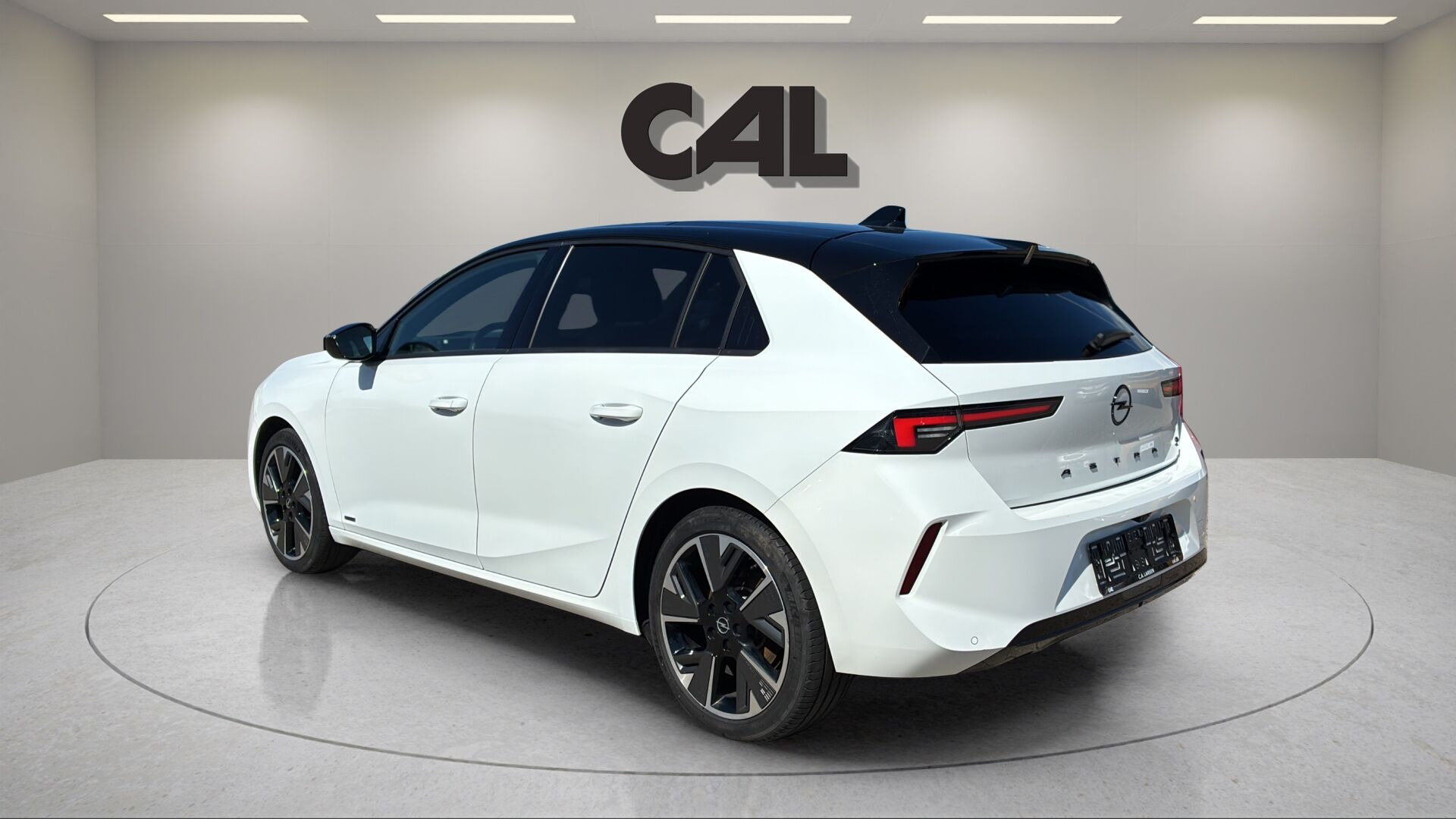 Hvid Opel Astra-e fra 2024