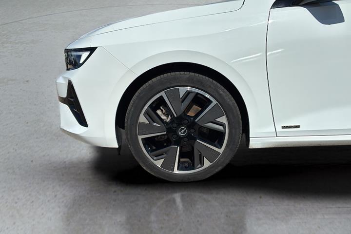 Hvid Opel Astra-e fra 2023
