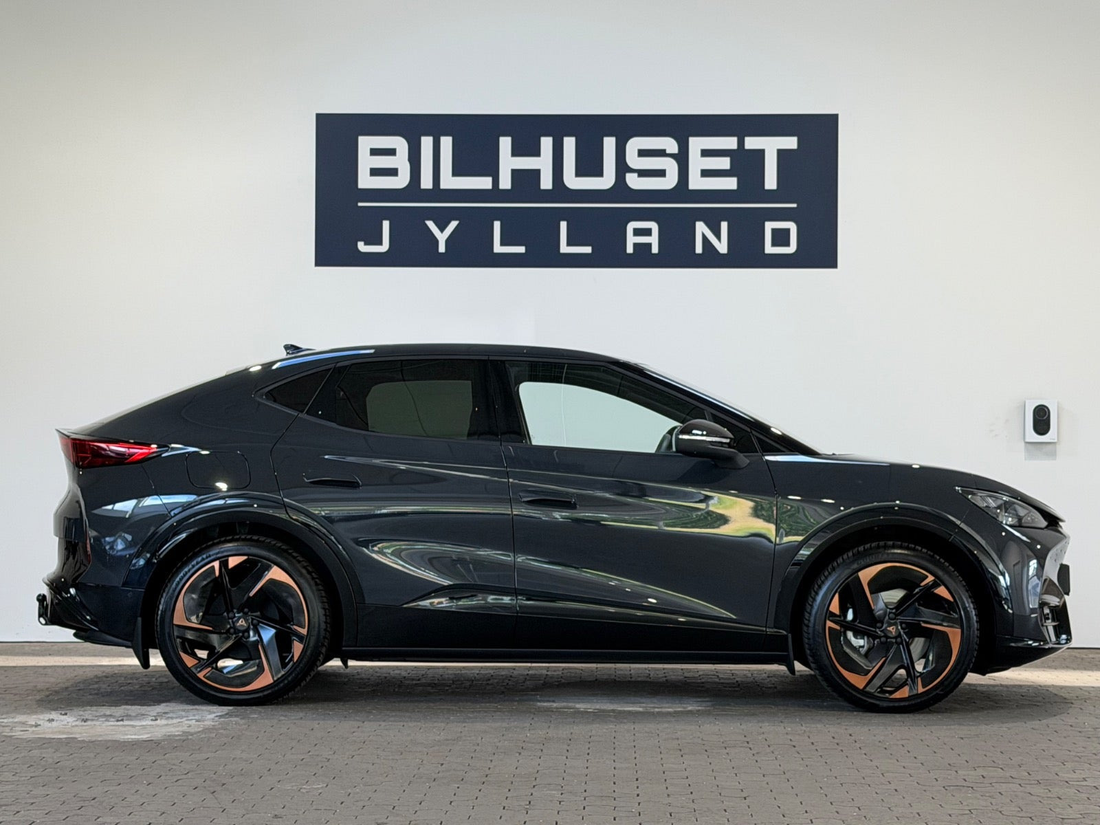 Grå Cupra Tavascan fra 2025