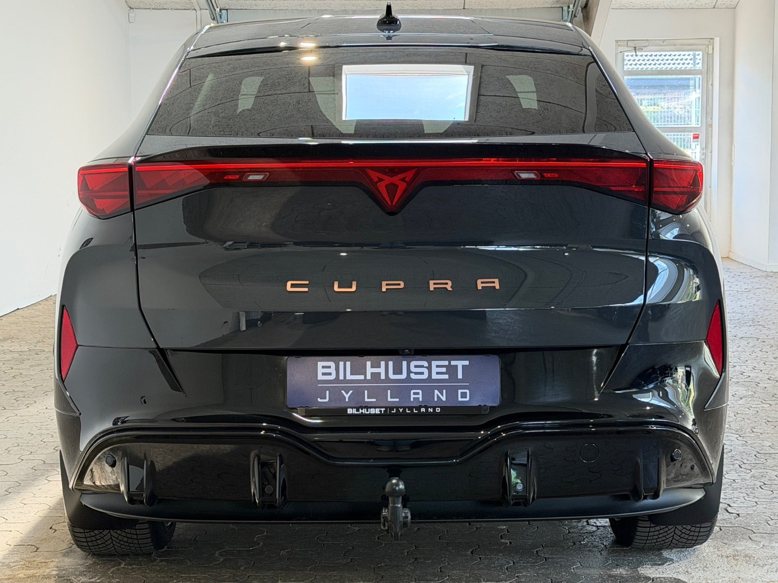Grå Cupra Tavascan fra 2025