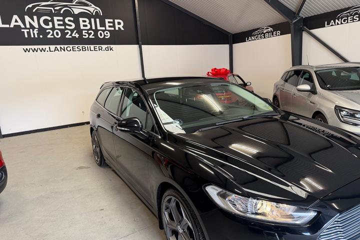Sort Ford Mondeo fra 2015