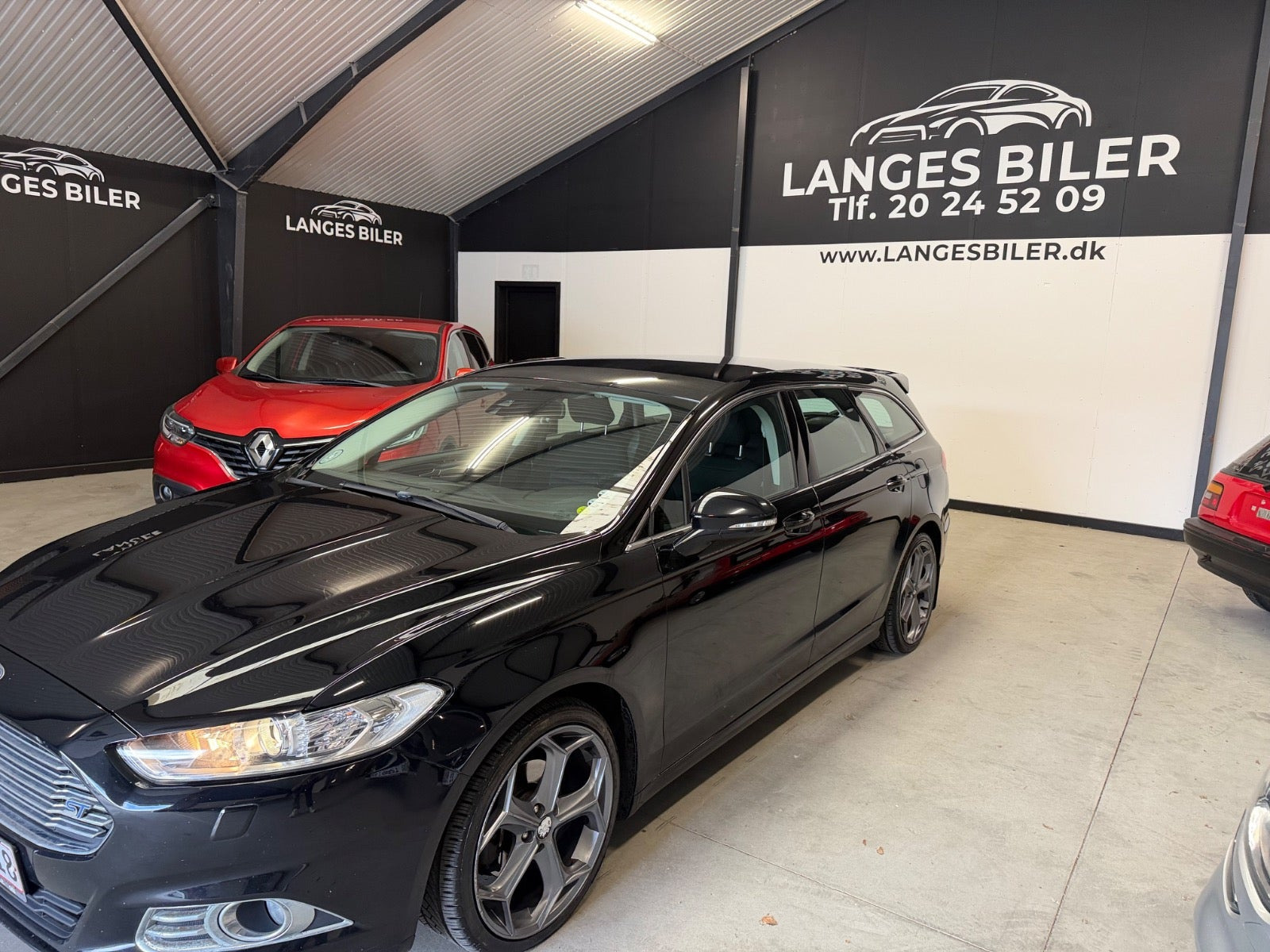 Sort Ford Mondeo fra 2015