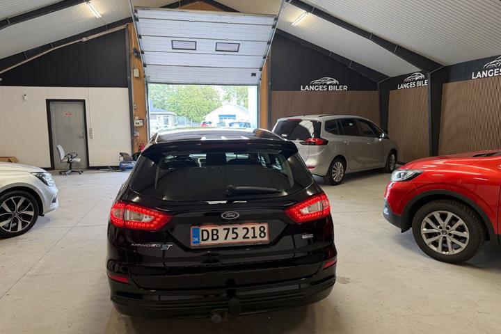 Sort Ford Mondeo fra 2015