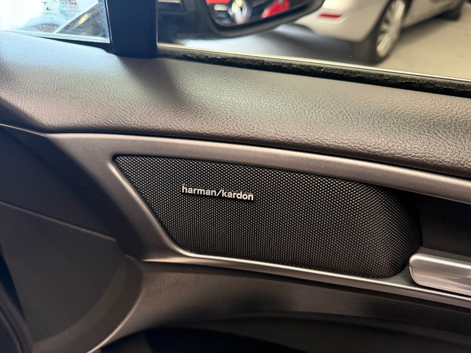 Sort Ford Mondeo fra 2015